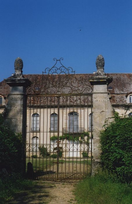 Château de Montculot : Portail d’accès est, vue générale