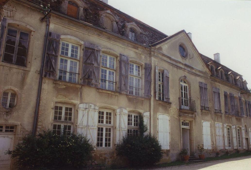 Château de Montculot : Façade ouest, vue générale