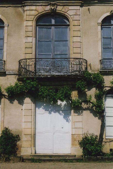 Château de Montculot : Façade est, porte d’accès, vue générale