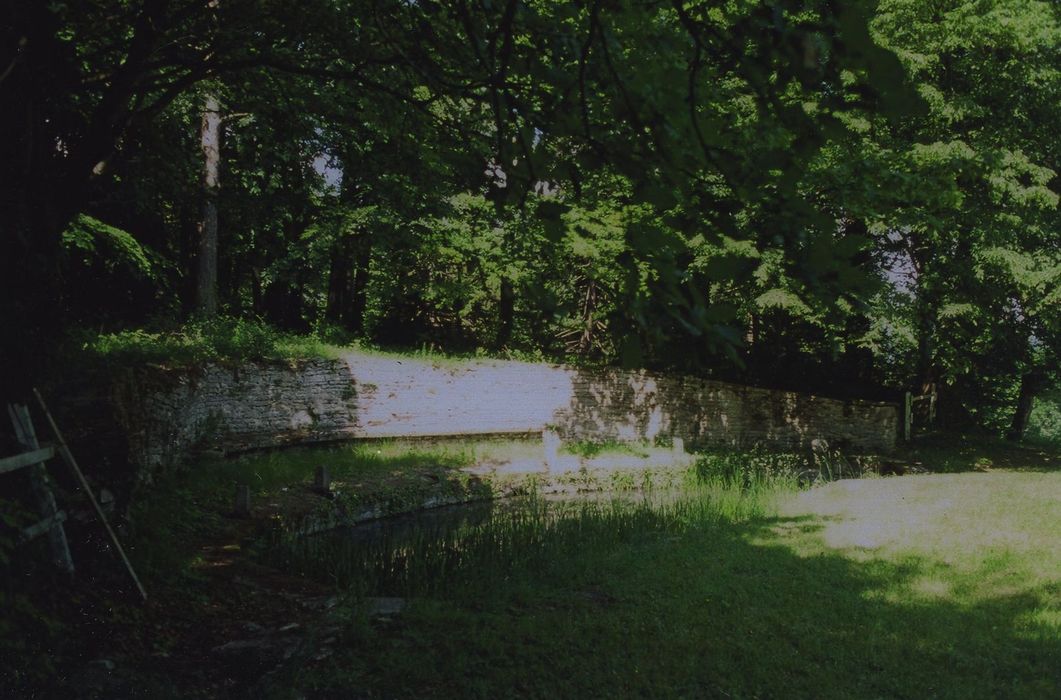 Château de Montculot : Parc, exèdre et bassin, vue générale