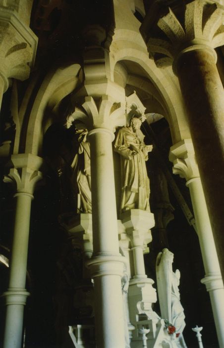 Chapelle Notre-Dame d'Etang : Edicule central, vue partielle