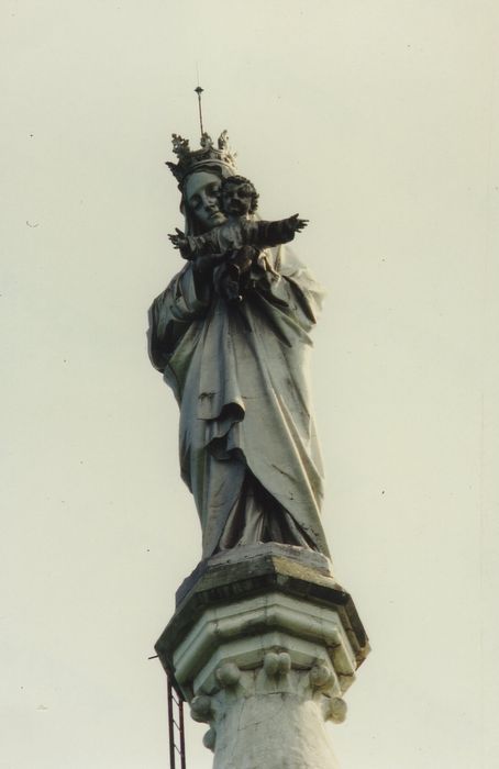 Chapelle Notre-Dame d'Etang : Statue monumentale de la Vierge à l’Enfant, vue générale