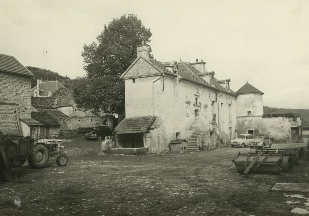 Maison-forte : Ensemble sud-est, vue générale