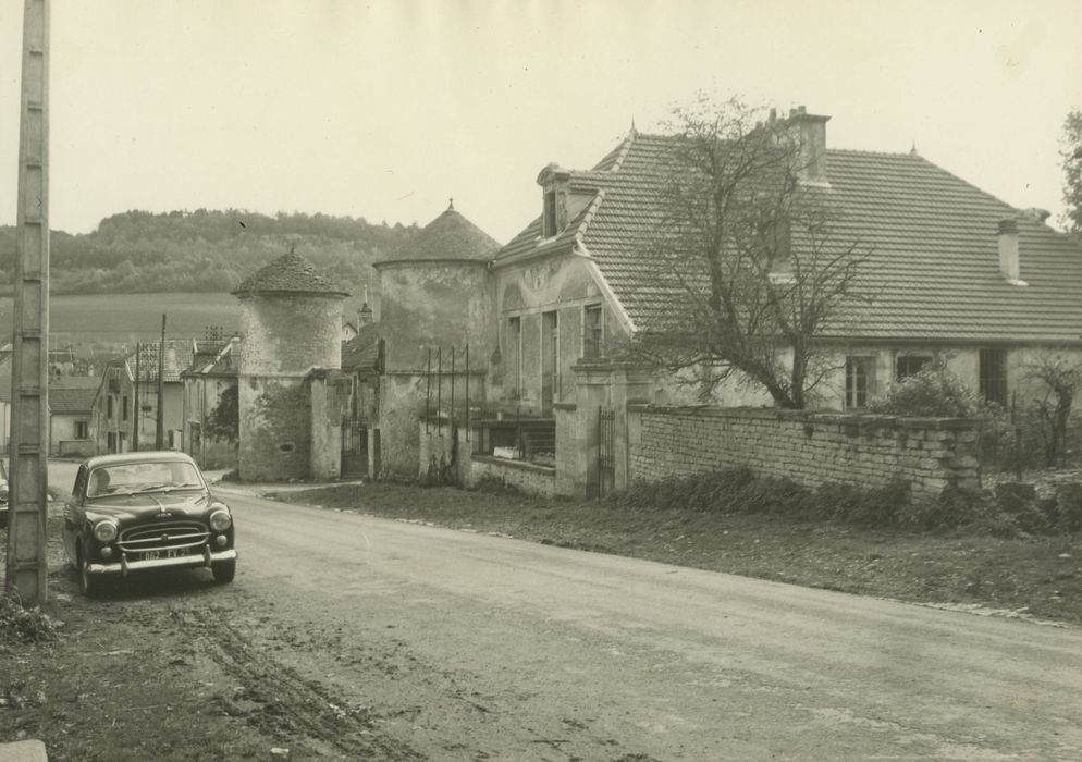 Maison-forte : Façade sur rue, vue générale