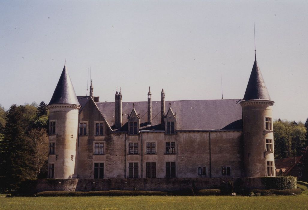 Château de Bourbilly : Façade sud-ouest, vue générale