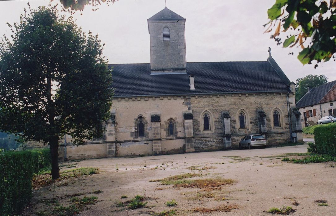 Eglise Saint-Nicolas : Façade latérale nord, vue générale