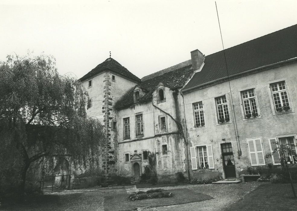 Château de Villeberny : Façade est sur cour, vue générale