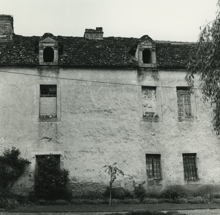 Château de Villeberny : Aile nord, façade sud, vue partielle