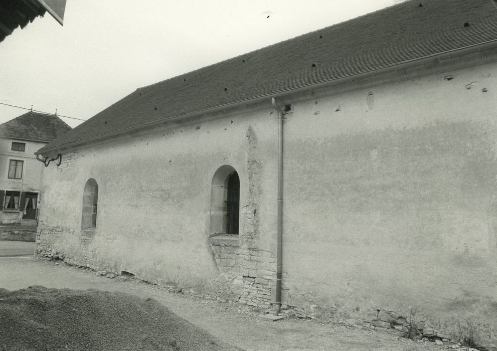 Eglise Saint-Jean-Baptiste : Façade latérale sud, vue partielle