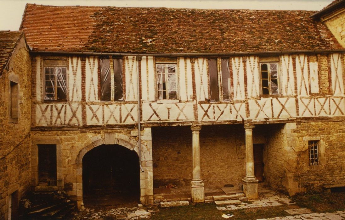 Hôtel Piget : Cour intérieure, aile longeant la rue, vue générale de la façade