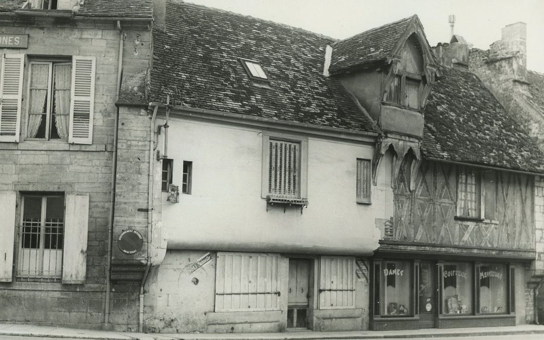 Maison : Façade sur rue, vue générale