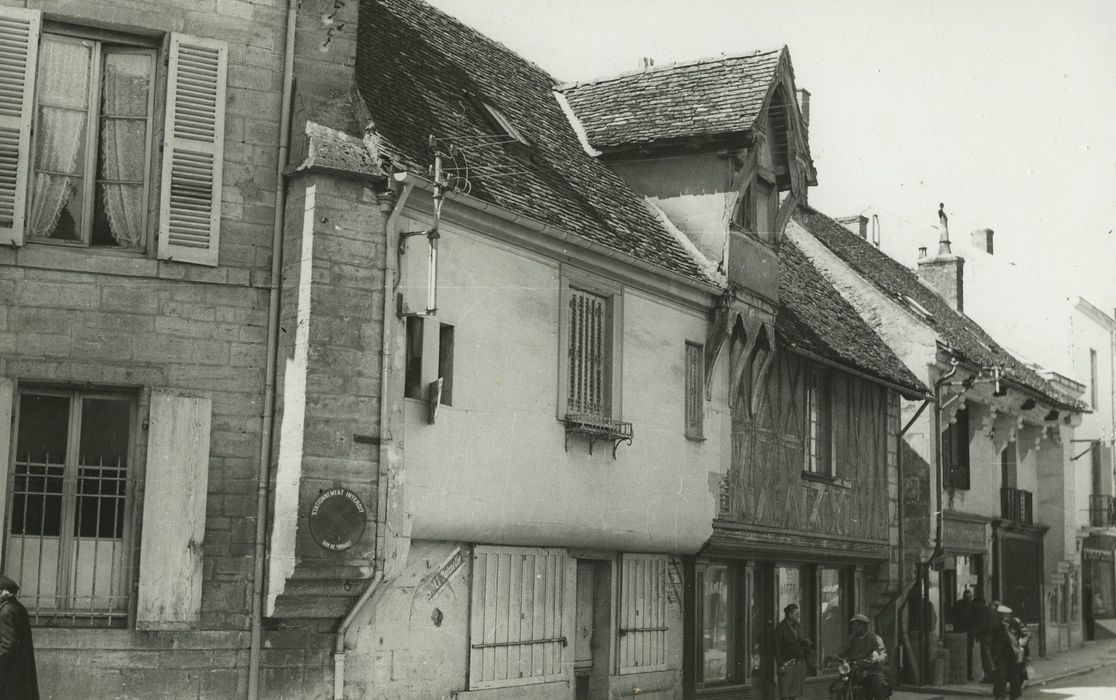 Maison : Façade sur rue, vue générale