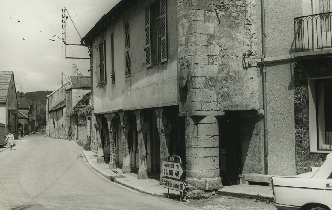 Maison : Façade sur rue, vue générale