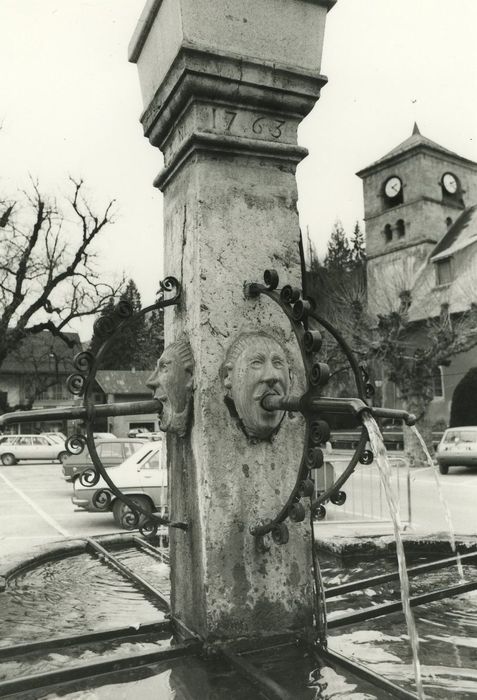 Fontaine, vue partielle