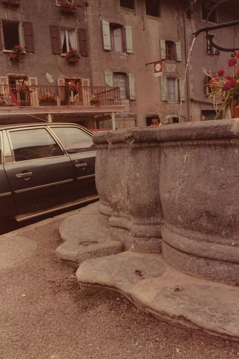 Fontaine, vue partielle