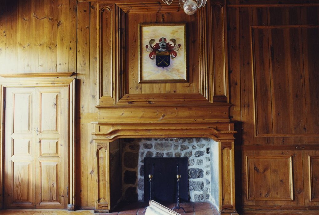 Château fort d'Esplantas : Corps de logis, rez-de-chaussée, salon, lambris de revêtement, vue partielle