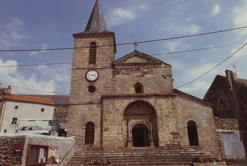 Eglise Saint-Nicolas : Façade occidentale, vue générale