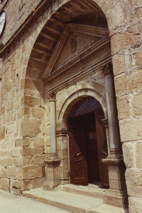 Eglise Saint-Nicolas : Portail occidental, vue générale