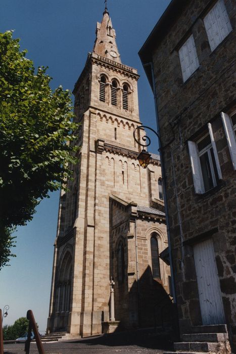 Eglise Saint-Jean de Lapte : Clocher, élévation sud-est, vue générale