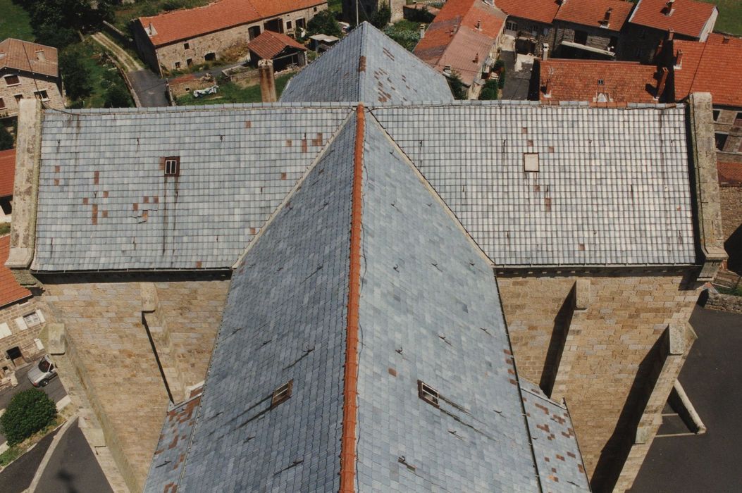 Eglise Saint-Jean de Lapte : Croisée du transept depuis le clocher, vue générale