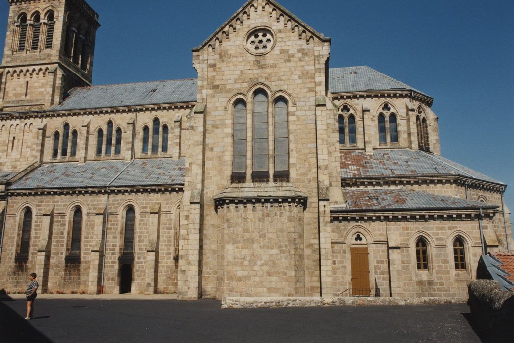 Eglise Saint-Jean de Lapte : Façade latérale sud-est, vue générale