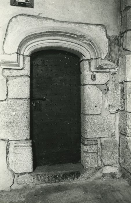 Eglise Notre-Dame de l'Assomption : Porte d’accès au clocher, vue générale