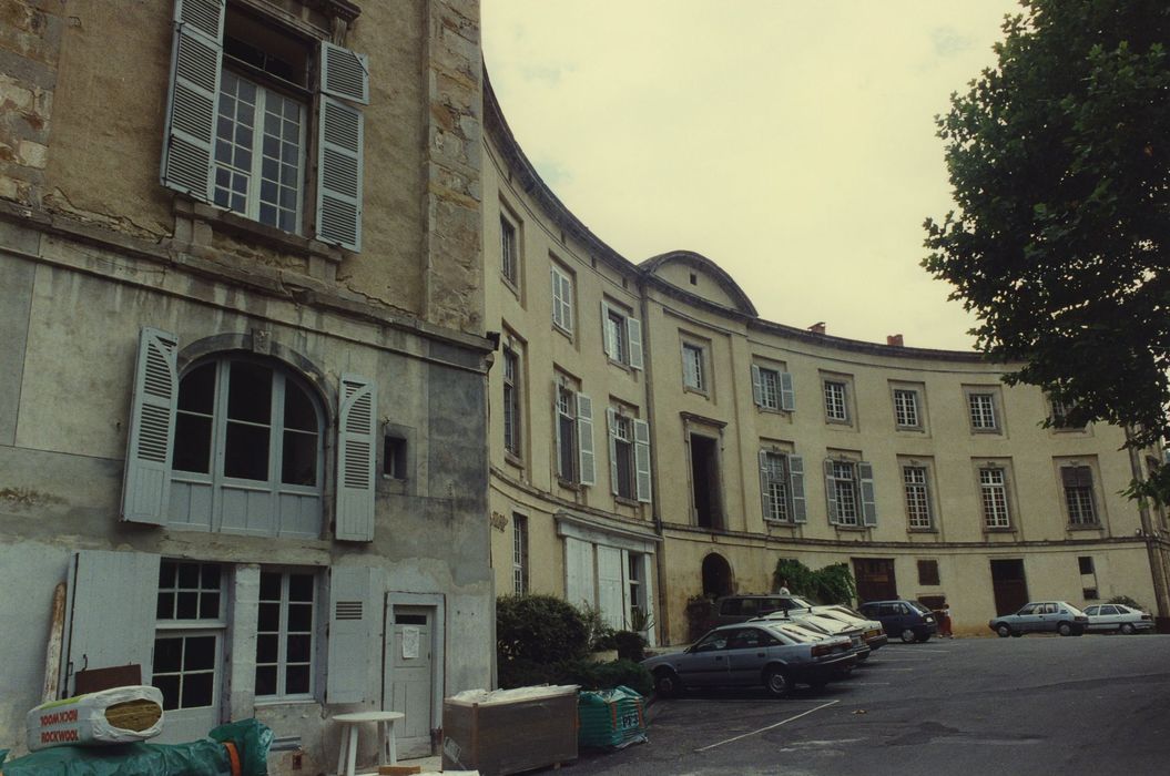 Prieuré de Lavoûte-Chilhac : Façade ouest, vue générale