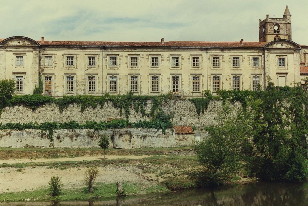 Prieuré de Lavoûte-Chilhac : Aile sud, façade sud, vue générale