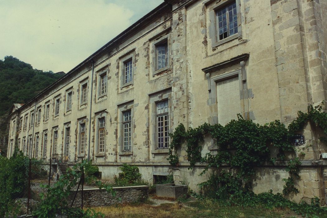 Prieuré de Lavoûte-Chilhac : Aile sud, façade sud, vue générale