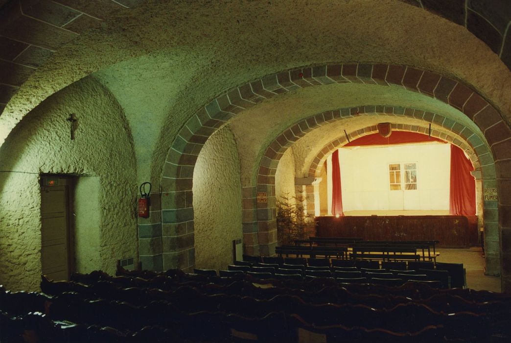 Prieuré de Lavoûte-Chilhac : Aile sud, soubassement, anciennes cave, vue générale