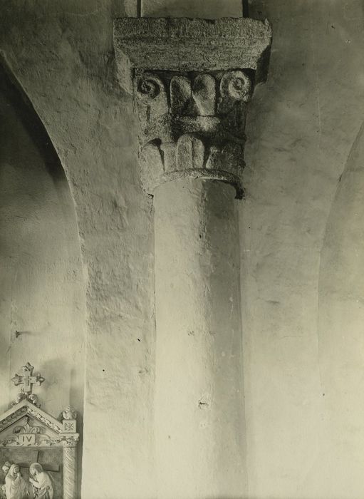 Eglise Saint-Maurice : Détail d’un chapiteau