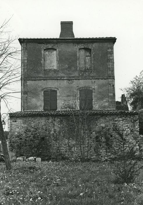 Château de Vernassal : Façade nord, vue générale