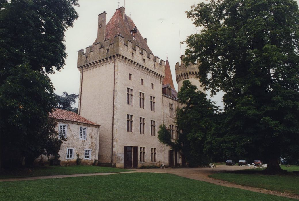 Château de Védrines : Donjon, élévations sud et est, vue générale