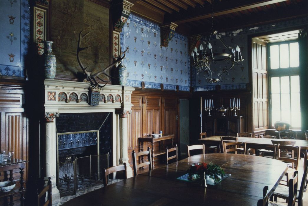 Château de Védrines : Rez-de-chaussée, salle à manger, vue partielle