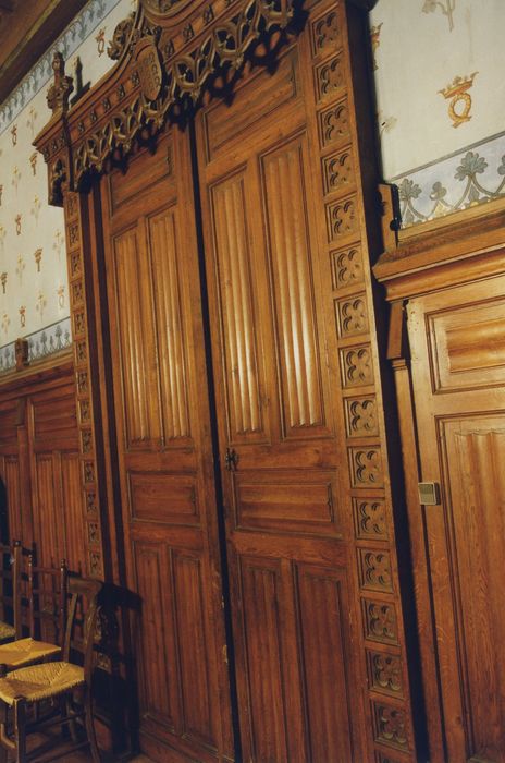 Château de Védrines : Rez-de-chaussée, salle à manger, détail d’une porte