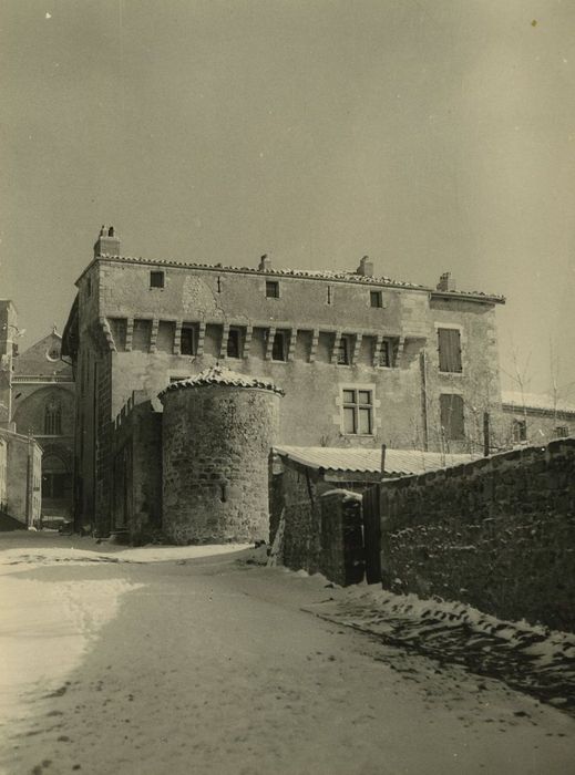 Maison forte : Façade ouest, vue générale