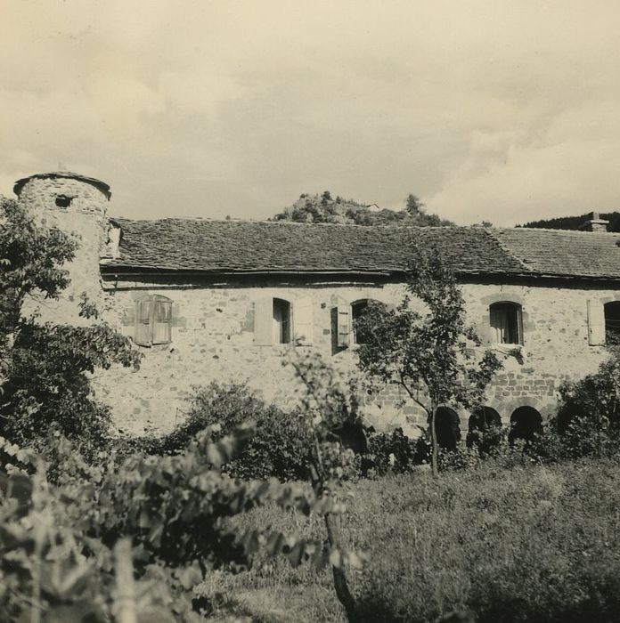 Ancien prieuré : Façade ouest, vue partielle