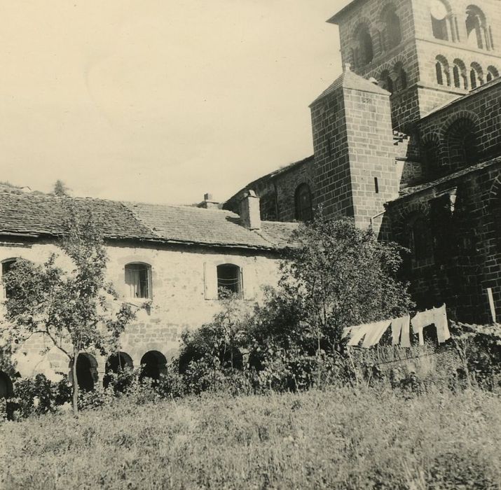 Ancien prieuré : Façade ouest, vue partielle