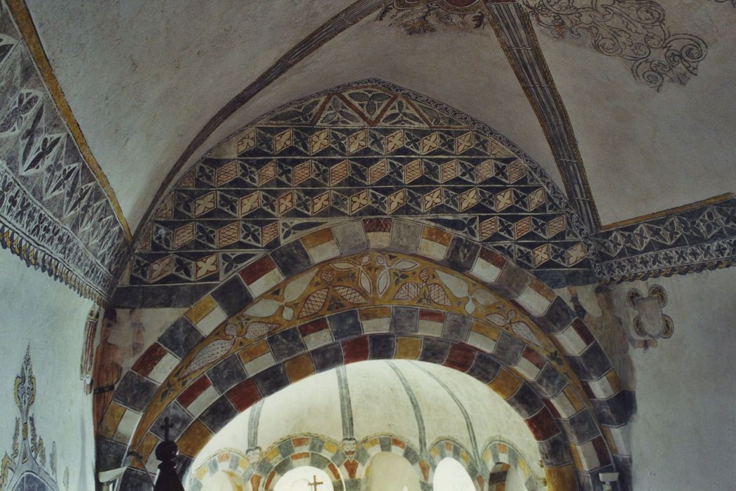 Eglise Saint-Sébastien : Peintures monumentales de la nef, vue partielle