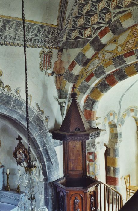 Eglise Saint-Sébastien : Peintures monumentales de la nef, vue partielle