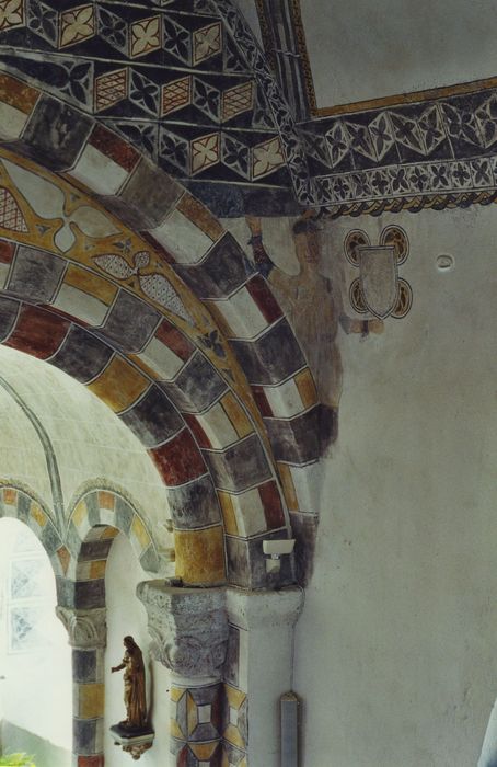 Eglise Saint-Sébastien : Peintures monumentales de la nef, vue partielle
