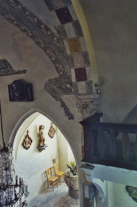 Eglise Saint-Sébastien : Peintures monumentales de la nef, vue partielle