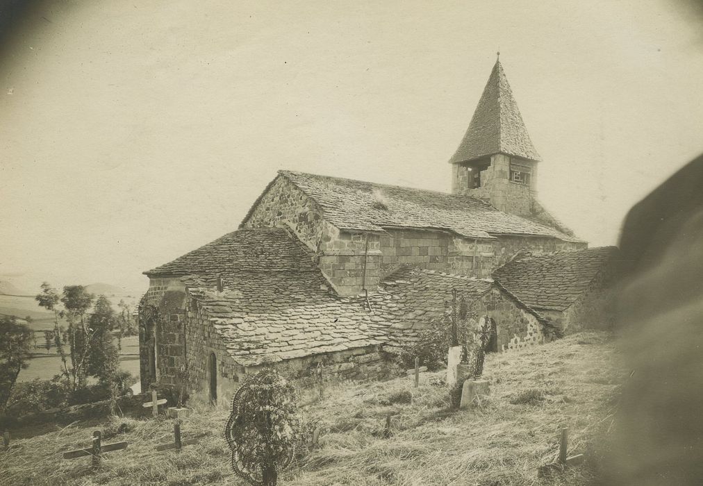 Eglise Saint-Julien de Saint-Quentin-Chaspinhac : Ensemble nord-est, vue générale