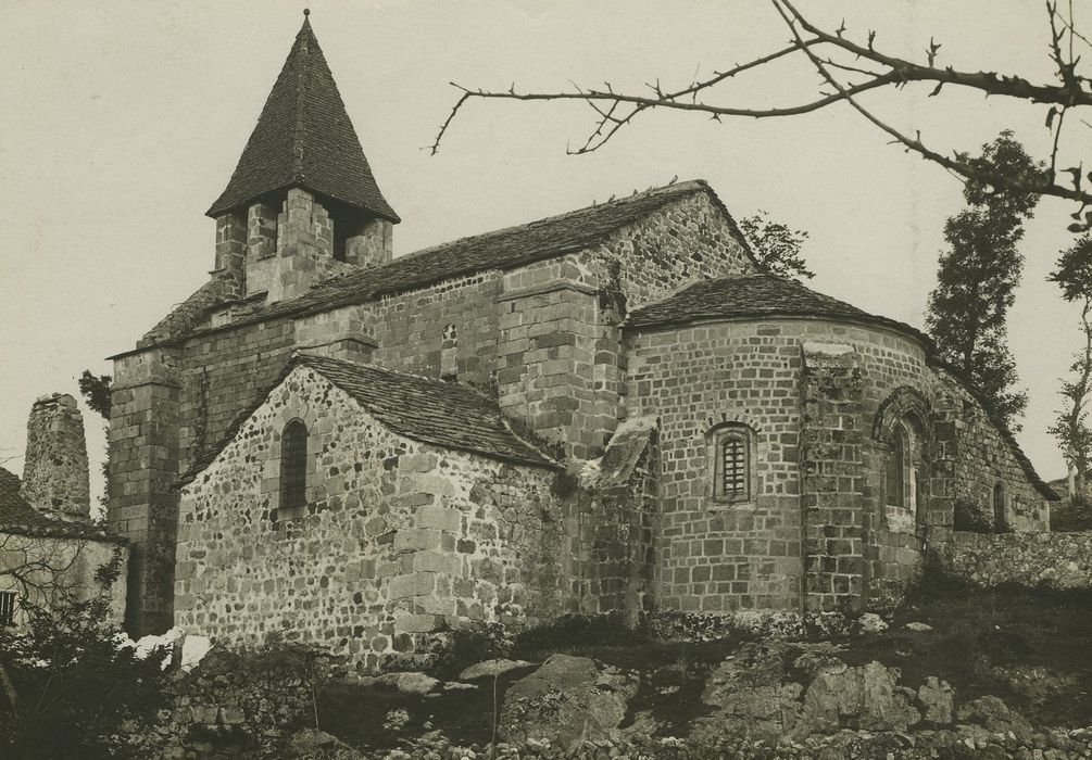 Eglise Saint-Julien de Saint-Quentin-Chaspinhac : Ensemble sud-est, vue générale