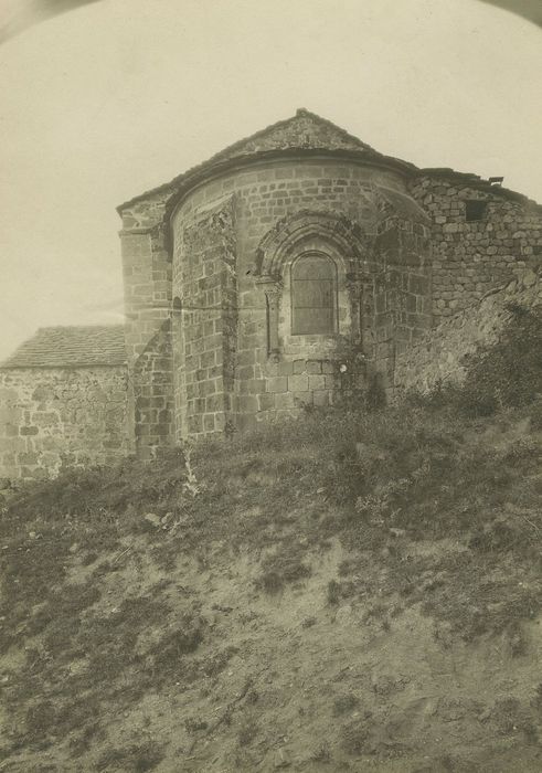 Eglise Saint-Julien de Saint-Quentin-Chaspinhac : Chevet, vue générale