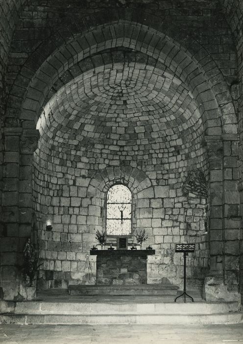 Eglise Saint-Julien de Saint-Quentin-Chaspinhac : Choeur, vue générale