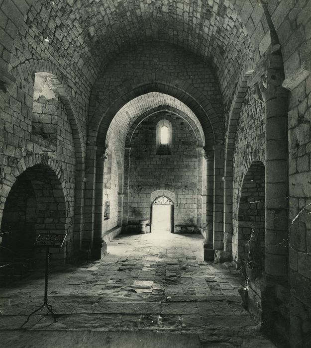 Eglise Saint-Julien de Saint-Quentin-Chaspinhac : Nef, vue générale