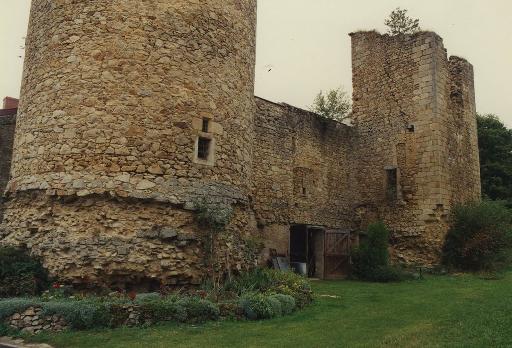 Château fort de Chassignolles : Ensemble est, vue partielle