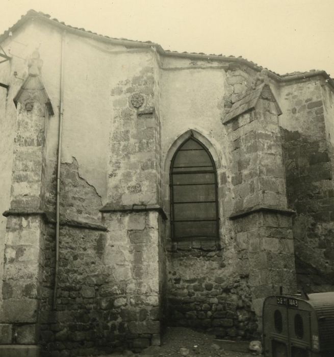 Eglise Saint-Pierre : Chevet, vue partielle