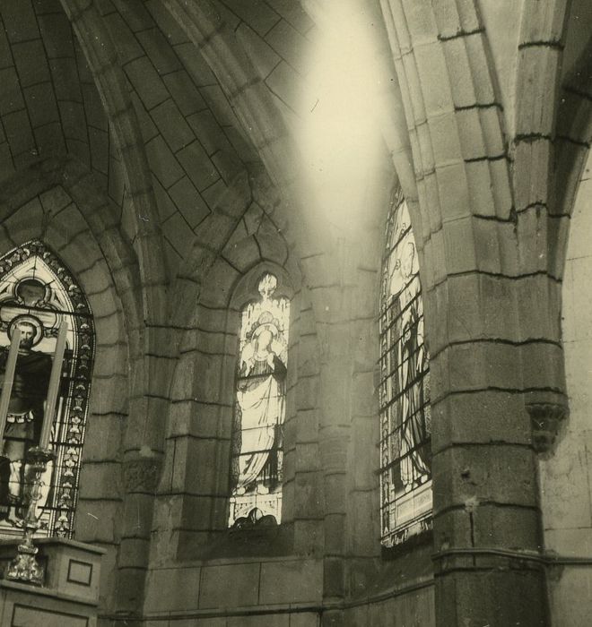 Eglise Saint-Pierre : Choeur, vue partielle des voûtes